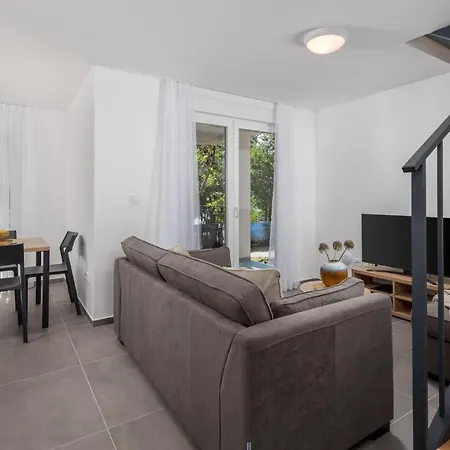 Lovely Home In Kraljevica With House Sea View 펜션